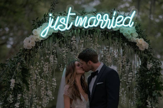 How to Use Neon Lights as Wedding Details – Our Top Tips