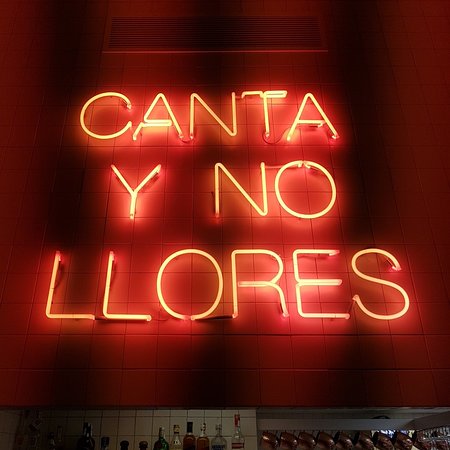 Neón de Texto Rojo "Canta y No Llores"