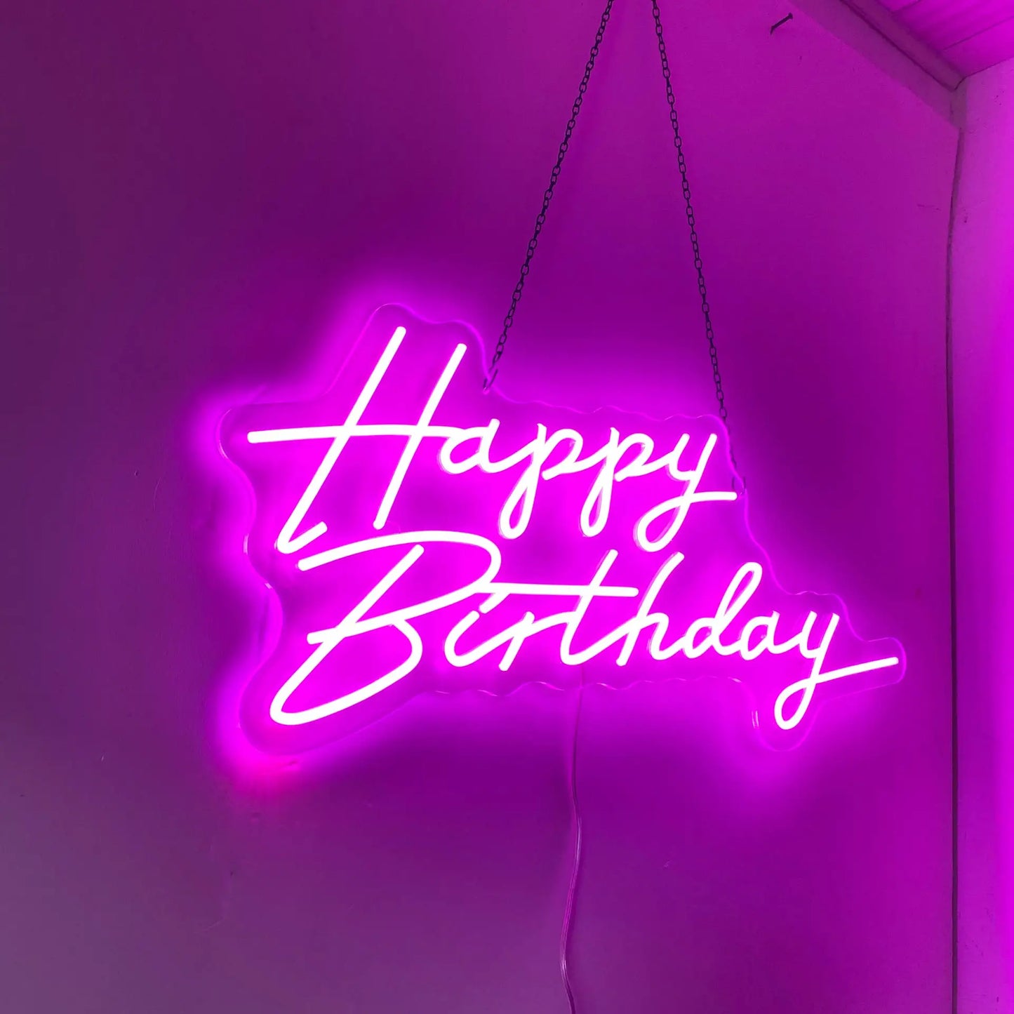 Neón de Texto Fucsia "Happy Birthday"